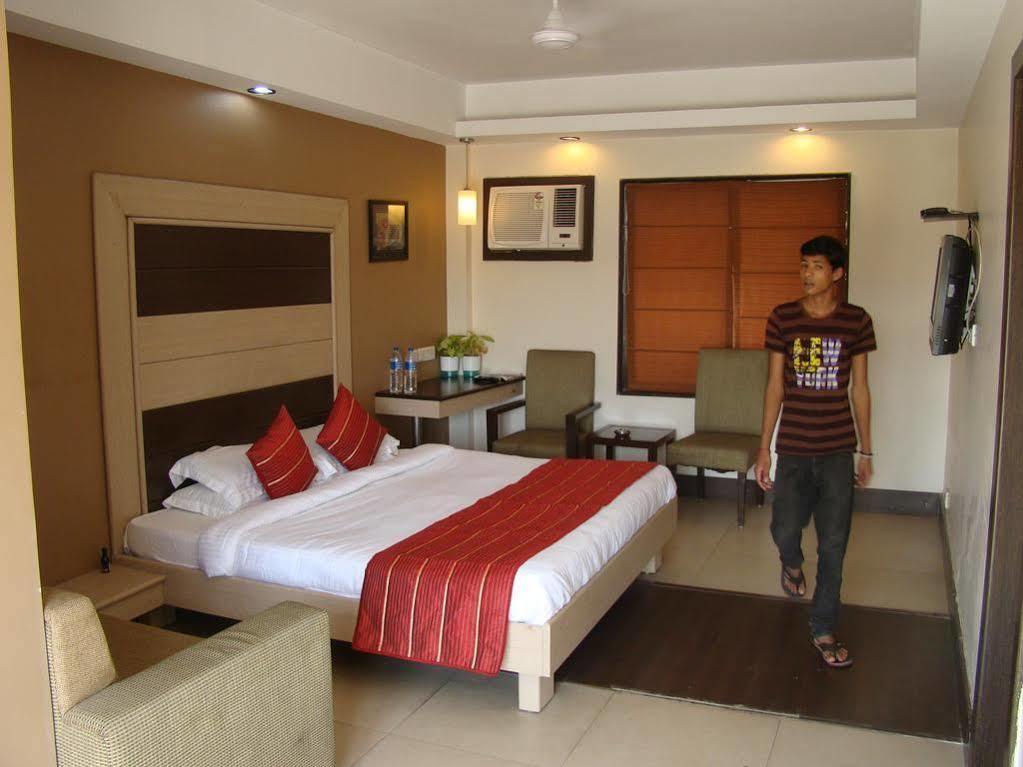Hotel Pacific Inn Huda City Centre Gurgaon Buitenkant foto