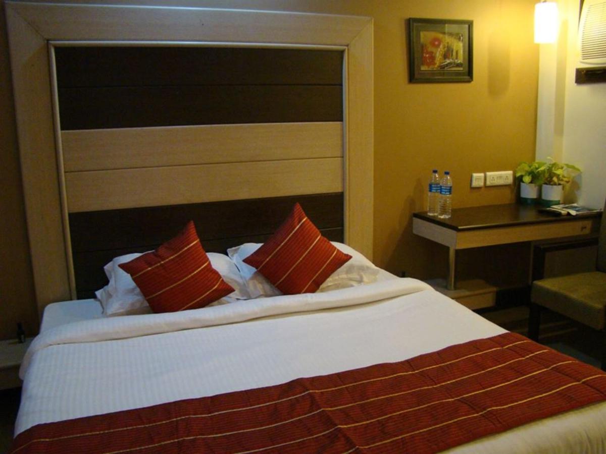Hotel Pacific Inn Huda City Centre Gurgaon Buitenkant foto